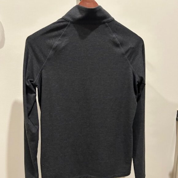 Small Free Fly half zip top - Picture 2 of 4